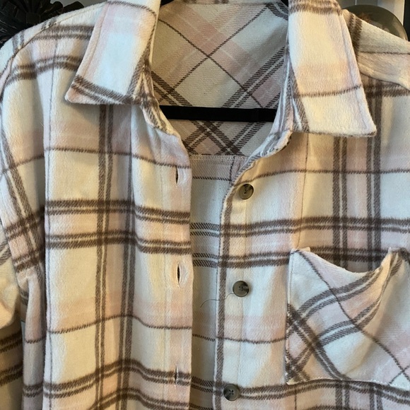 Fleece shacket - going to goodwill on Jan 28th - Picture 2 of 2